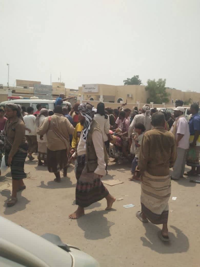 وفاة أب وثلاثة من أبنائه في أبين إثر حادث مروري