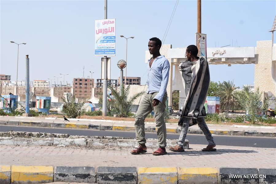 يهددون حياة الناس.. مطالبات بوقف تدفق المهاجرين الأفارقة للمحافظات المحررة