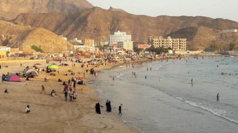 غرقًا في شواطئ عدن.. وفاة سبعة شبان