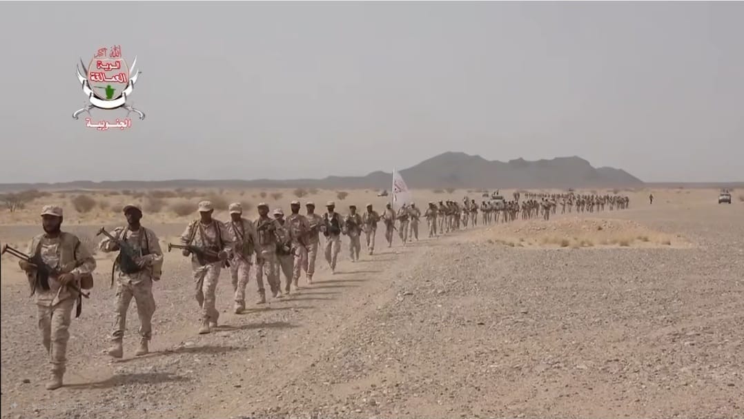 قوات العمالقة الجنوبية تنفذ مسيرًا عسكريًًا لتعزيز استعدادها القتالي
