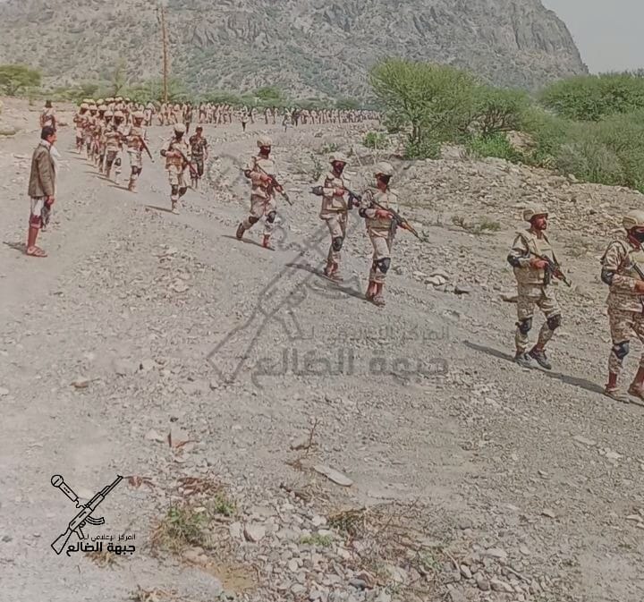 جماعة الحوثي تحشد مئات المقاتلين من مديرية الحشاء وتزج بهم نحو جبهات حجر في الضالع