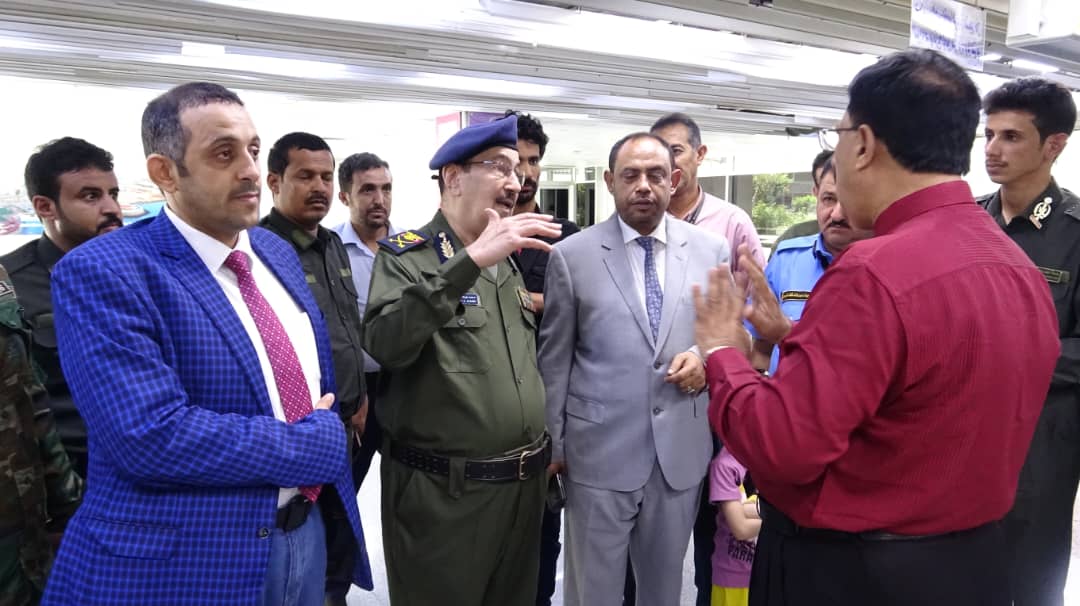 رئيس مصلحة الهجرة والجوازات والجنسية يتفقد سير العمل في إدارة الجوازات ومشروع التأشيرة الإلكترونية بمطار عدن الدولي
