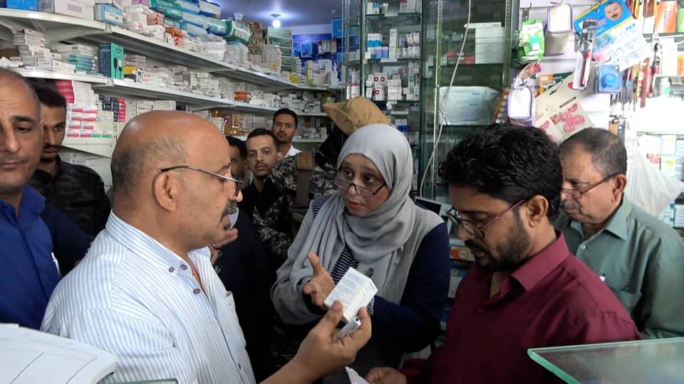 النيابة العامة تواصل حملتها الميدانية على الصيدليات وتغلق عدداً من المخالفين في عدن