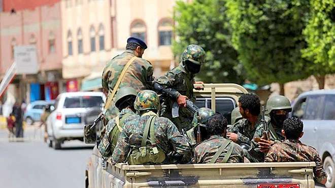مليشيا الحوثي تسرق جهود أهالي النادرة وتحوّل مشروعاً تنموياً إلى أداة طائفية