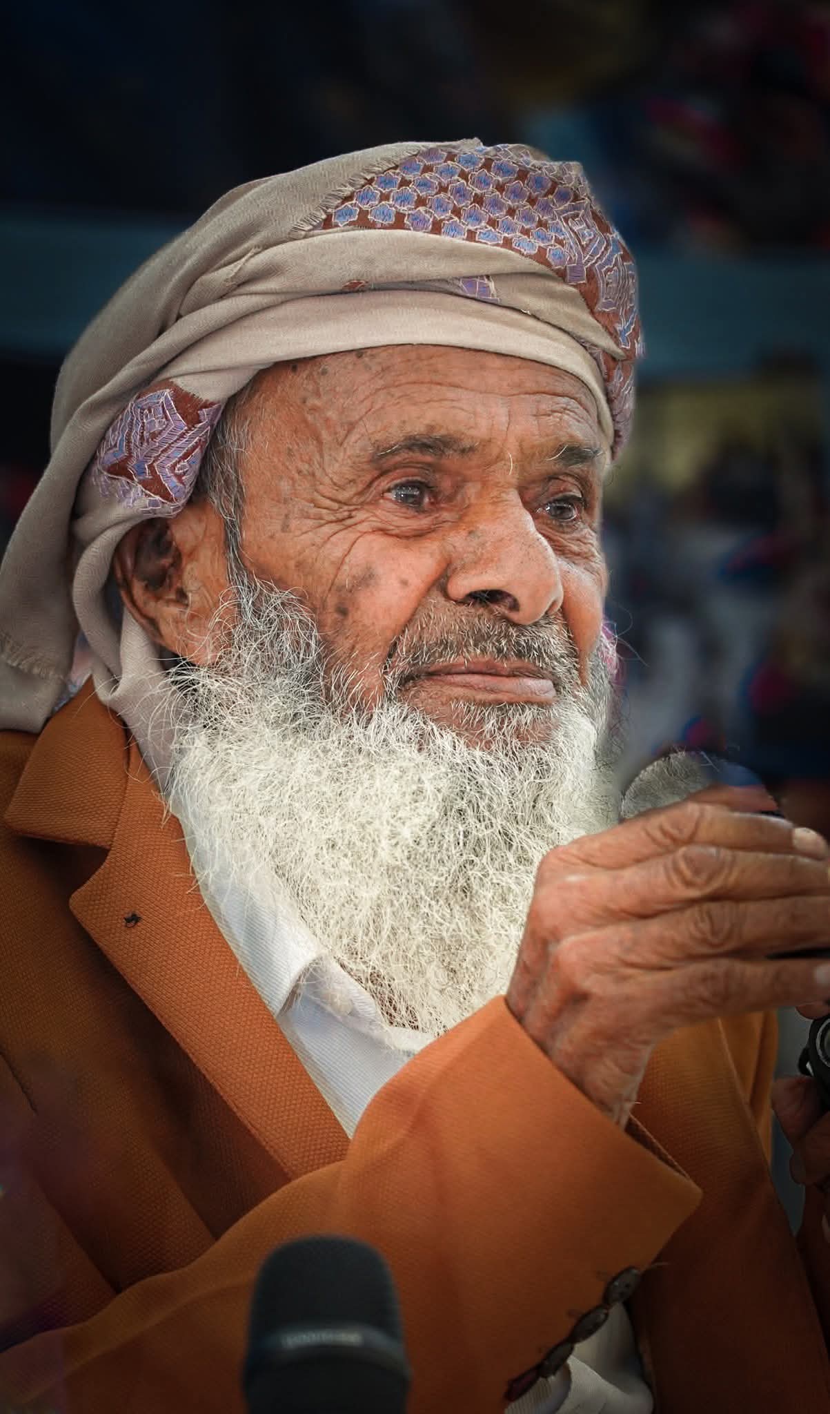 وكيل وزارة العدل علي مديد يعزي في وفاة الشاعر يحيى محمد الفردي