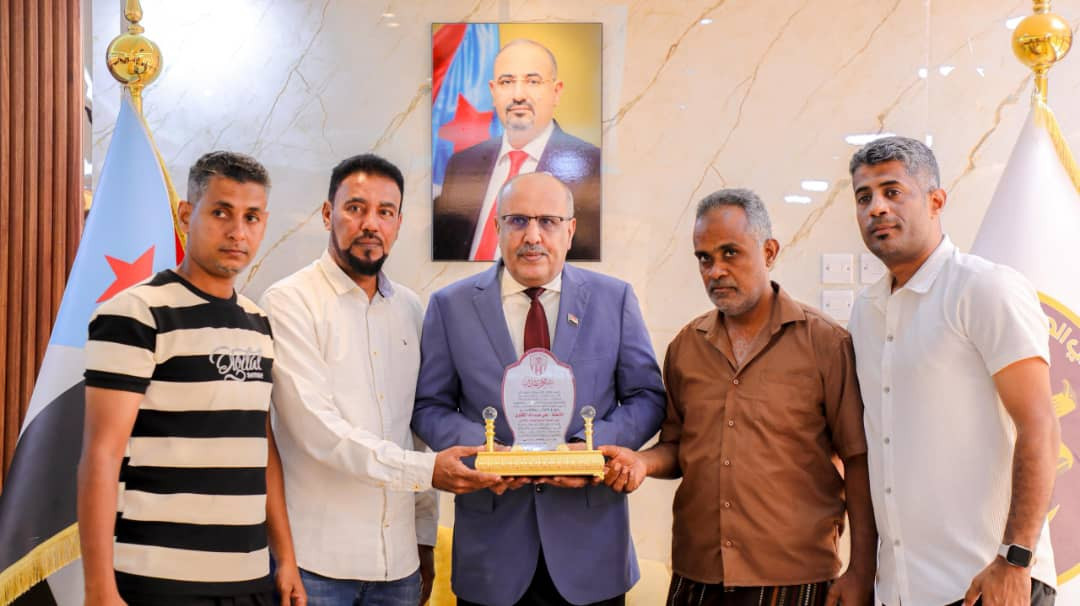الكثيري يطّلع على النشاط العام بنادي شعب حضرموت