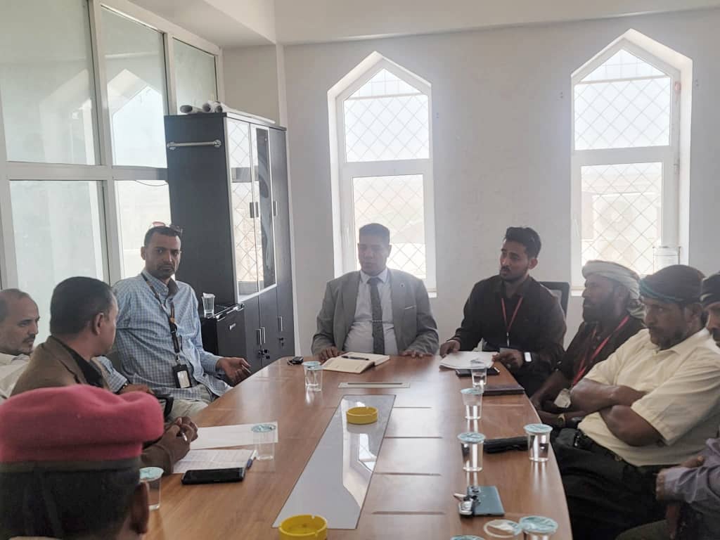 المدير العام لمطار سقطرى يشدد على الجاهزية والعمل الجماعي لحماية المطار