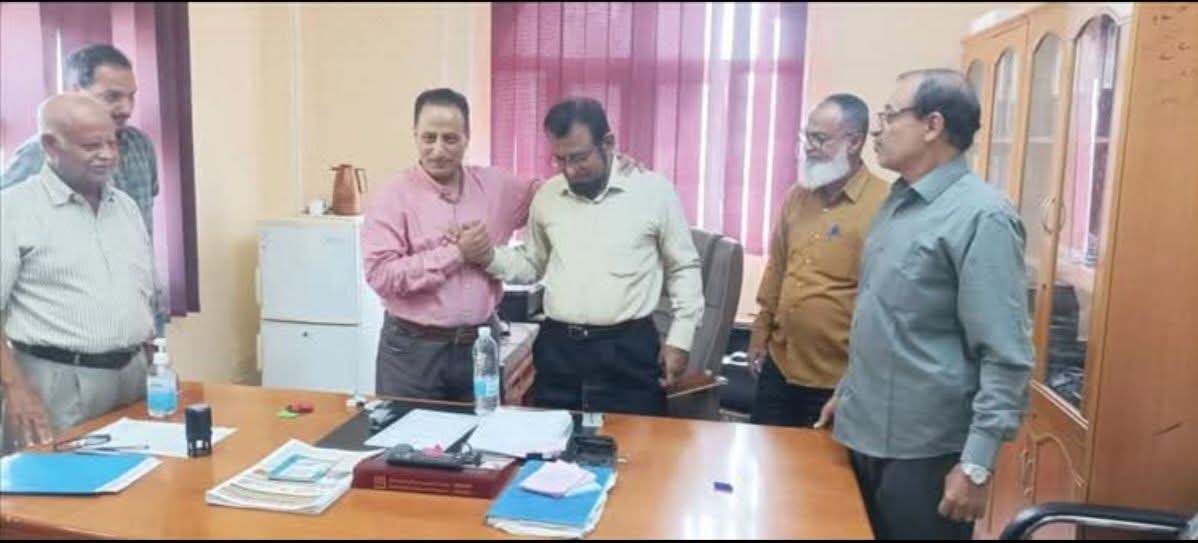 رئيس وأعضاء مجموعة ٢١مايو الجنوبية يهنون ويباركون للدكتور محمداحمد اليزيدي المنصب الجديد