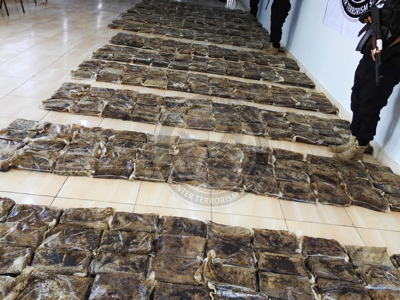 بالتنسيق مع النيابة الجزائية.. جهاز مكافحة الإرهاب يحبط محاولة تهريب مخدرات للحوثيين