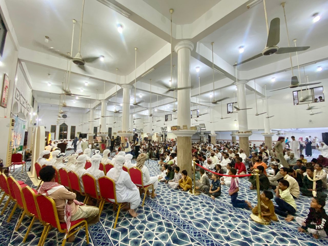 وكيل حضرموت الجيلاني يكرم خريجي الدكتوراة والمراكز العلمية وأوائل البرامج والدورات الصيفية