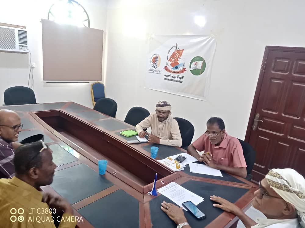 مؤسسة الأحقاف التنموية تعقد لقاء لمناقشة مقترح تحديث رسالة ورؤية وأهداف المؤسسة بالمكلا