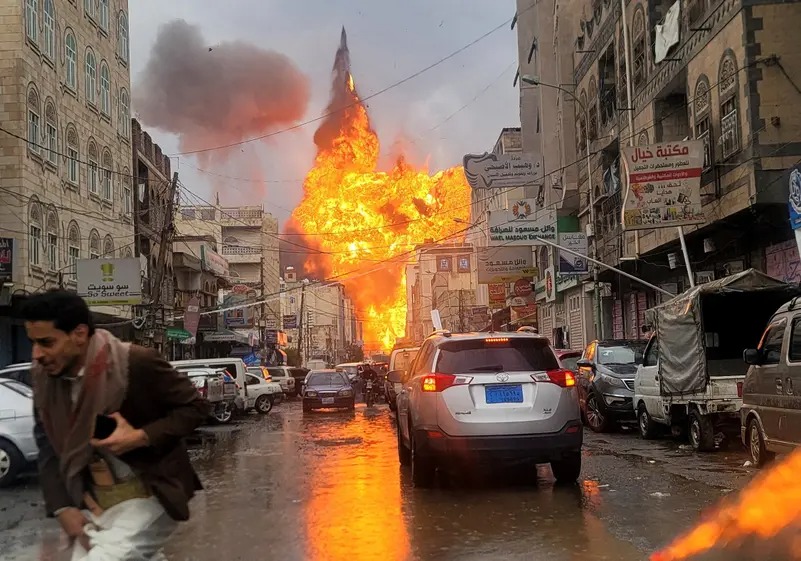 الحوثي يوجه قادته بمغادرة منازلهم ووقف استخدام الموبايل.. مصادر تكشف