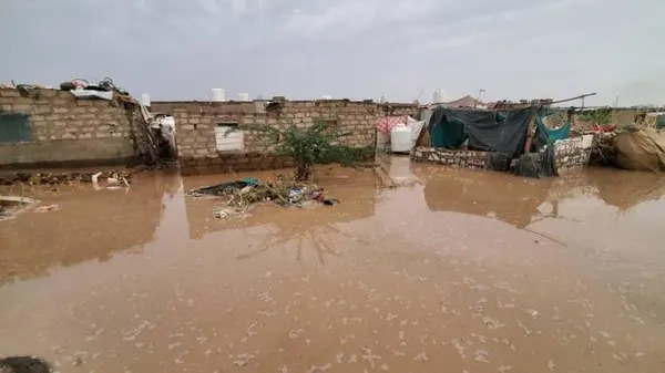 وفاة وإصابة 5 نازحين وتضرر 3 آلاف أسرة جراء أمطار مأرب