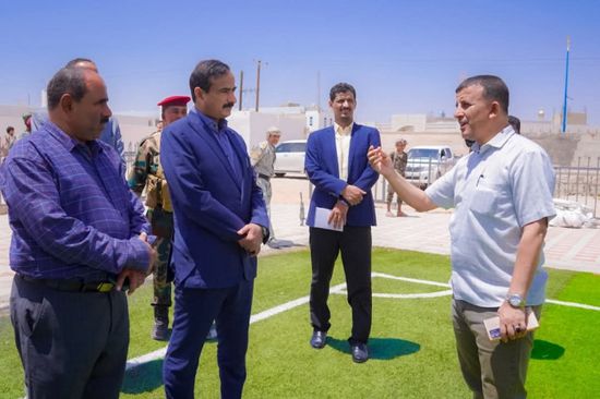 المحافظ بن الوزير يتفقد ملعب الخليفي ونادي التضامن ويؤكد دعم القطاع الرياضي والشبابي