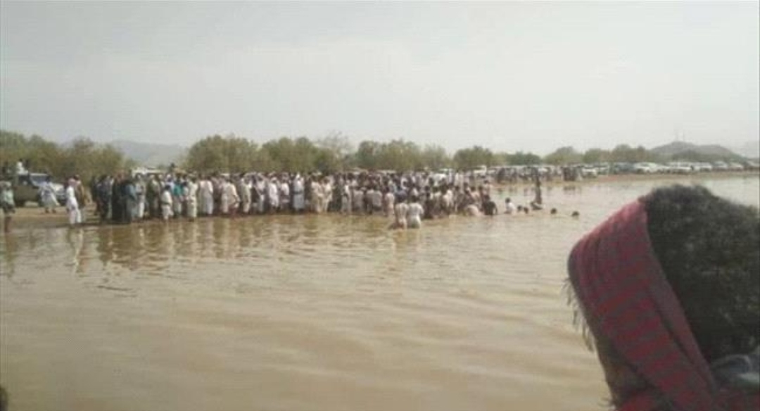 وفاة طبيب ونجله غرقًا إثر سيول الأمطار في شبوة