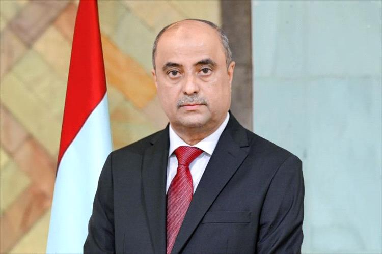 قادمًا من الأردن.. رئيس الوزراء يصل عدن