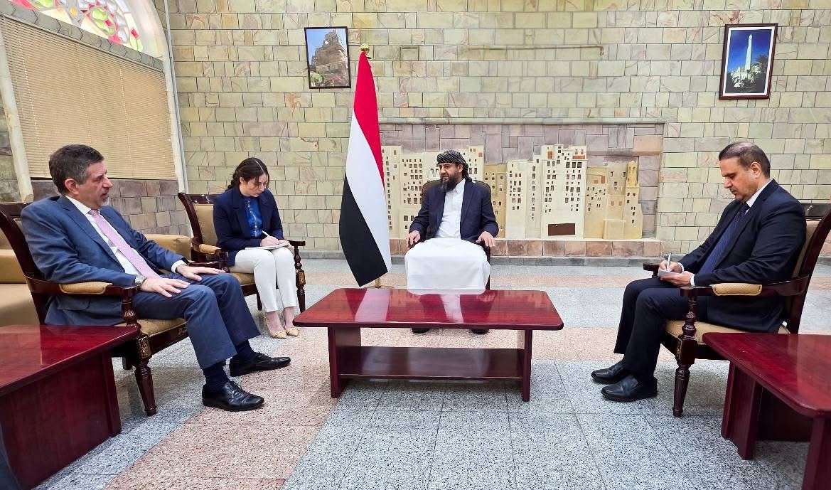 المحرّمي يؤكد لسفير الولايات المتحدة أهمية الدعم الأمريكي للإصلاحات الاقتصادية ومكافحة الإرهاب