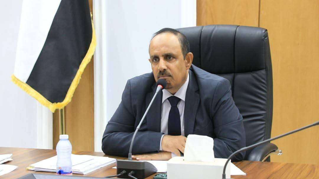محافظ حضرموت يرأس اجتماعًا للمكتب التنفيذي ويؤكد: السلطة المحلية تخوض معركة للحفاظ على مؤسسات الدولة