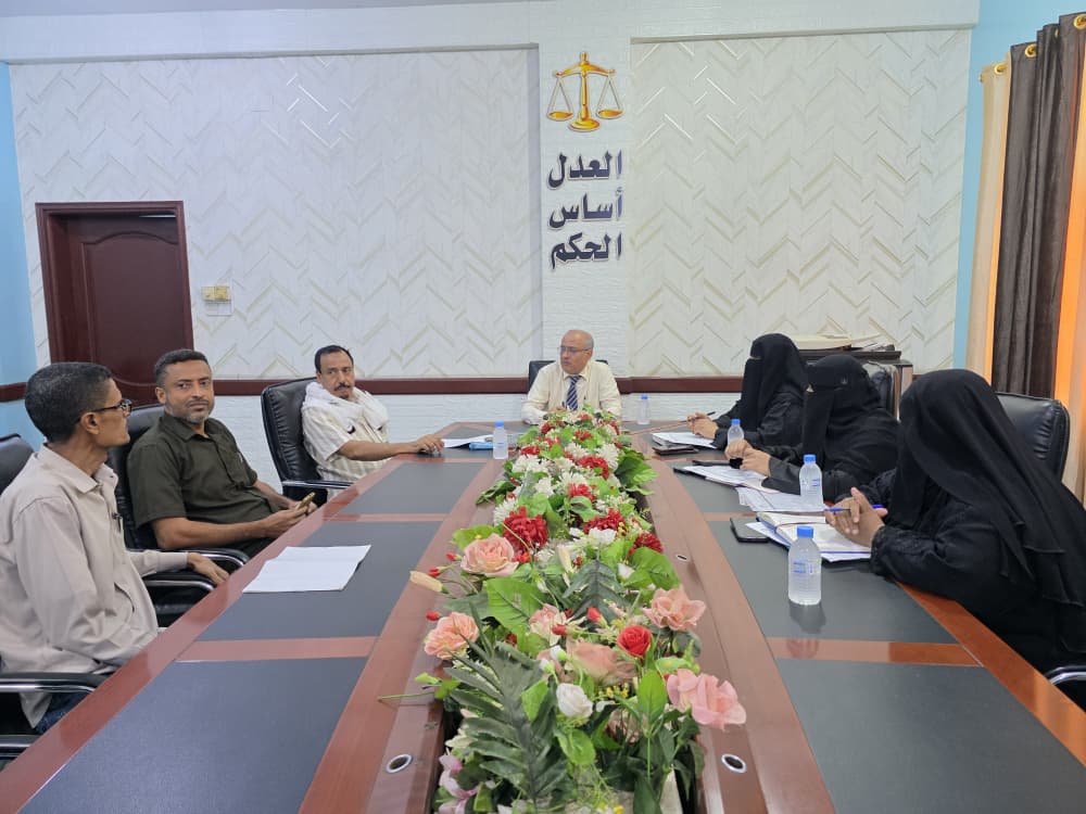 لقاء برئاسة رئيس محكمة استئناف حضرموت يناقش تنظيم الوثائق الثبوتية ومعالجة الإشكاليات المرتبطة بها
