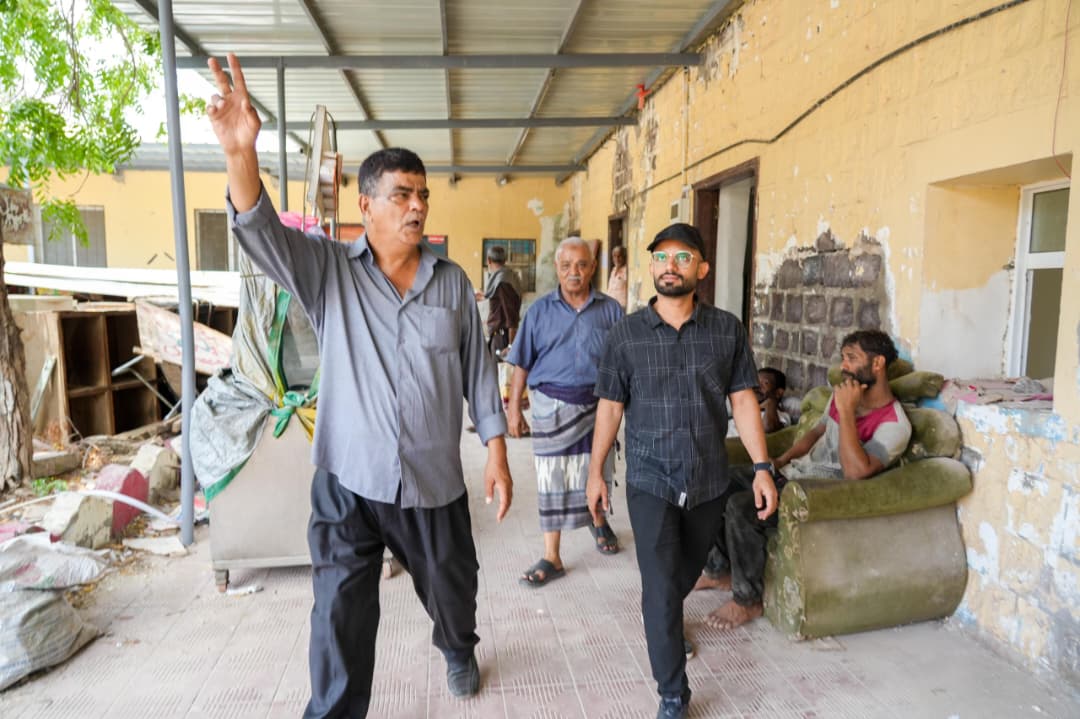 مدير صيرة يتفقد مشروع ترميم مبنى الأشغال العامة والطرق بالمديرية