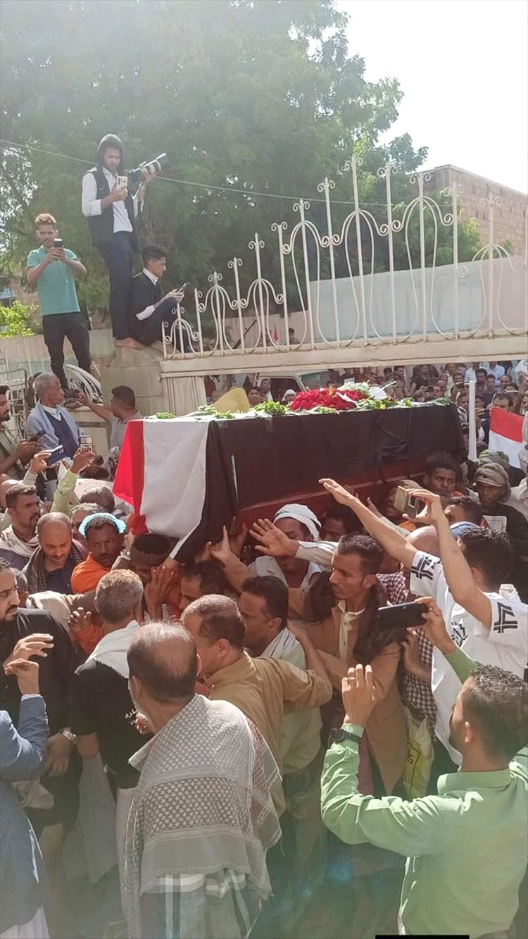 الآلاف يشيّعون الشهيدة افتهان المشهري وسط أجواء غضب