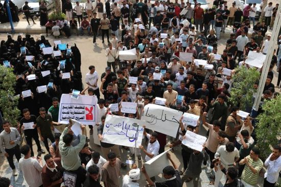 أمن جامعة العلوم والتكنولوجيا بعدن يعتدي على الصحفيين في احتجاج طلابي