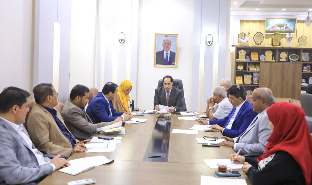 الوزير البكري يترأس اجتماعًا لوكلاء الوزارة والقطاعات العامة والوكلاء المساعدين