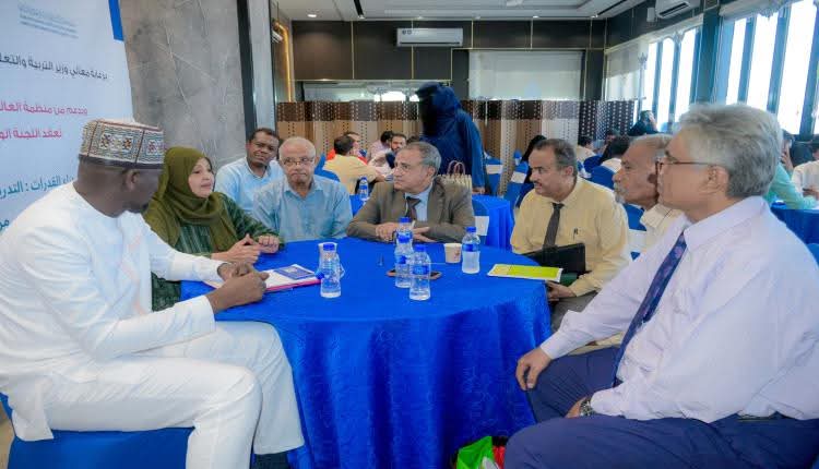 رئيس جامعة عدن يشارك في اختتام ورشة \"بناء القدرات النفسية والعقلية للمراهقين والشباب