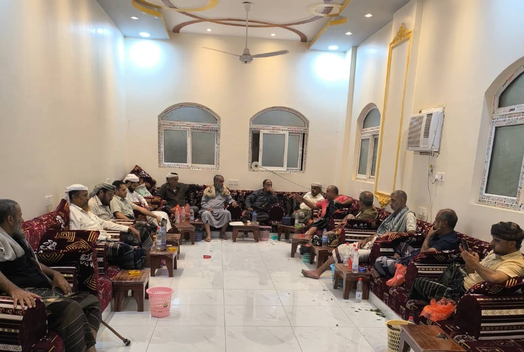 أبناء مكتب اليزيدي ومناصرو الشيخ هاني يعقدون اجتماعاً طارئاً ويطالبون بسرعة الإفراج عن المعتقلين هاني اليزيدي وأحمد حميدان