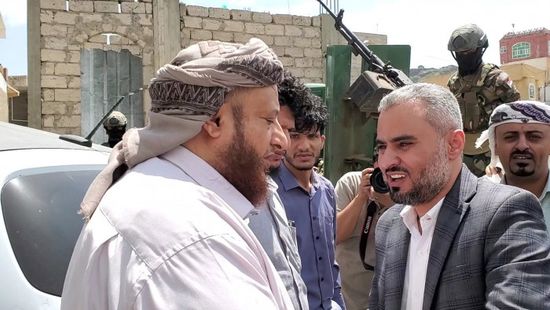 الشيخ يؤدي واجب العزاء بالفقيد كمال الجبني في الضالع