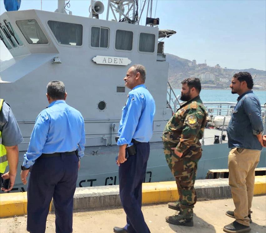 الملحق العسكري الفرنسي يزور ميناء الحاويات وشرطة المنطقة الحرة بعدن